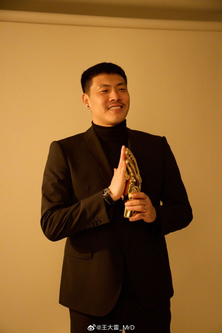  獲中國足球金手套獎，王大雷發(fā)文：既是榮譽也是鞭策自己的動力