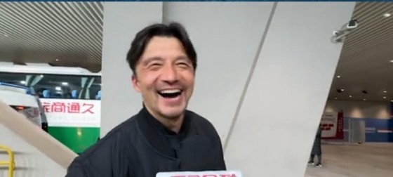  帶孩子和帶球隊(duì)哪個(gè)更累？謝暉笑言：都累，但帶孩子更累