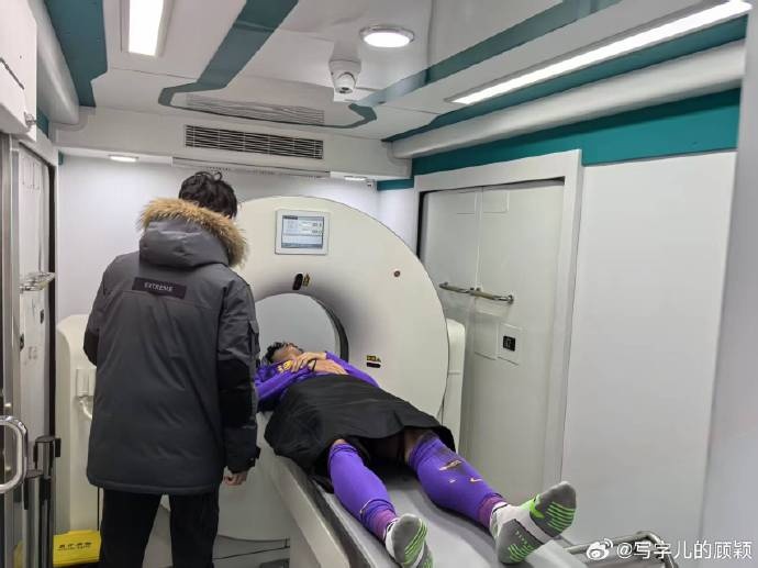  記者：謝維軍初步檢查無(wú)大礙，后續(xù)兩天還要注意觀察