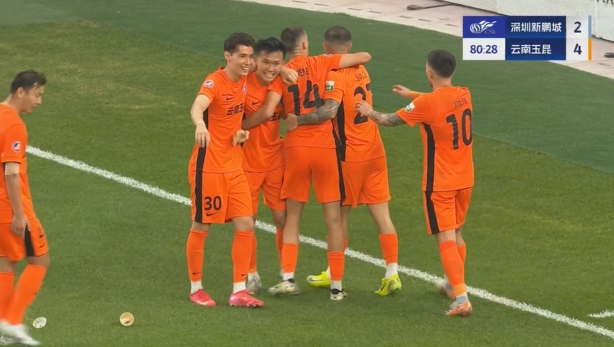  玉昆4-2領(lǐng)先新鵬城！杜加利奇冒頂，徐宏杰得球抽射破門