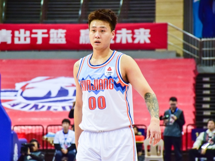  ??隨便打打！趙睿半場8中7&三分3中3貢獻(xiàn)18分2助攻2搶斷