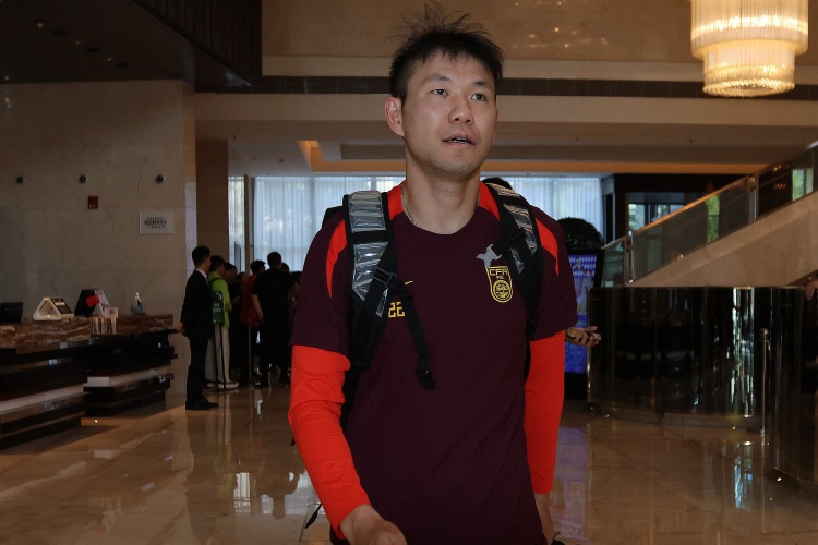  李源一3次助攻位居助攻榜榜首，李璇：再看伊萬發(fā)言覺得有種錯亂