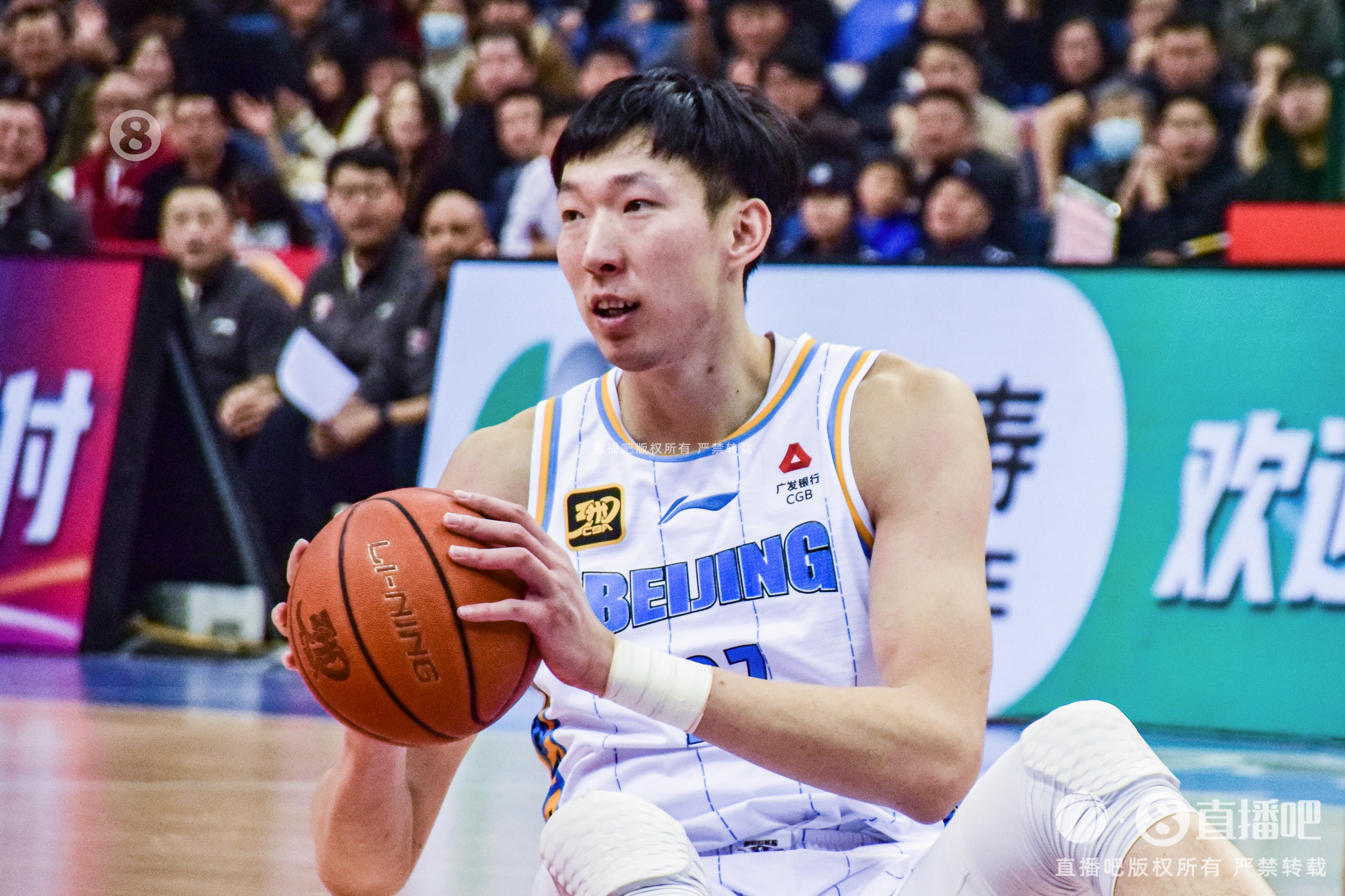  定海神針！周琦內(nèi)線攻防在線 半場6中5貢獻12分6籃板2蓋帽