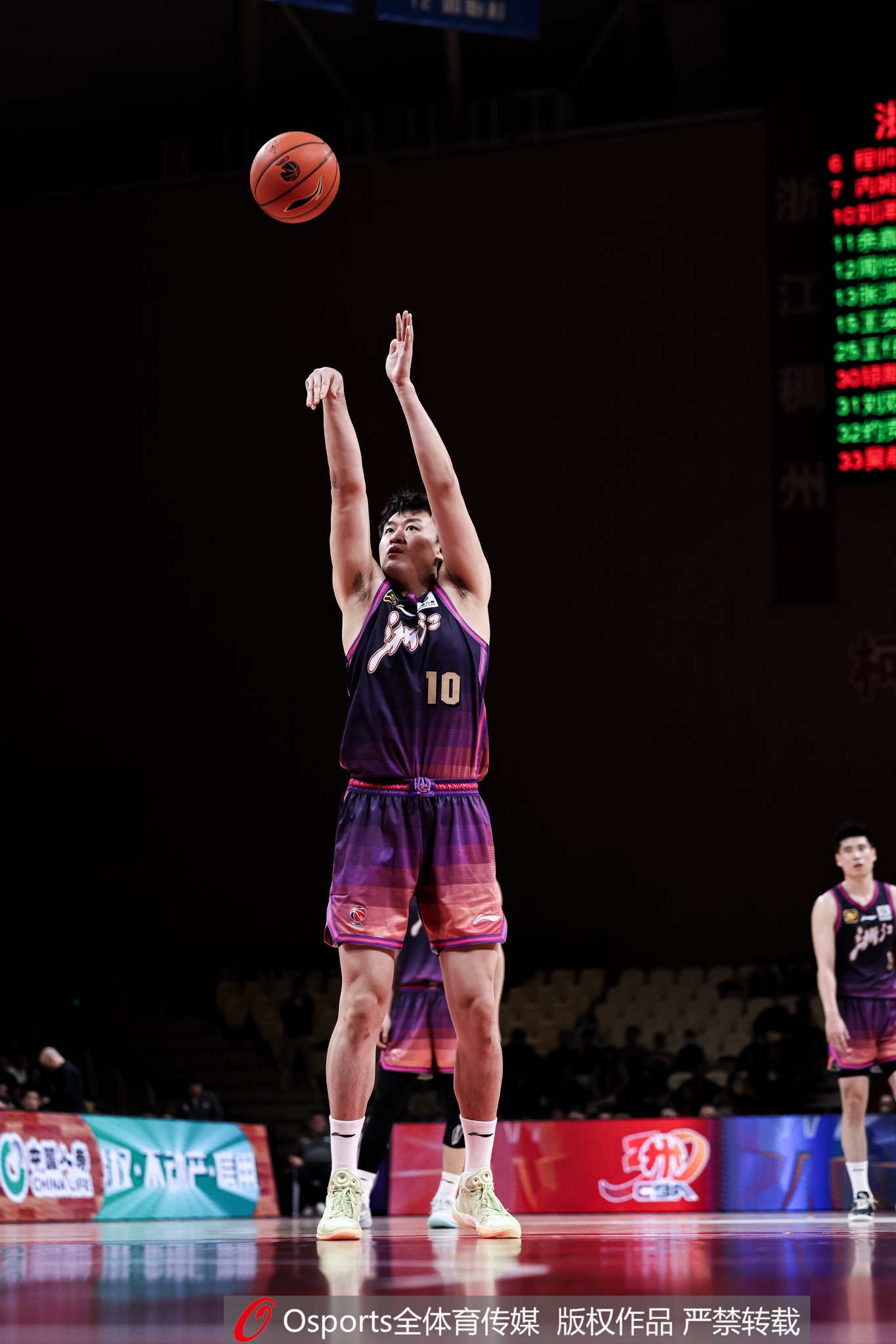  高效替補(bǔ)！劉澤一13投7中&罰球4中3得18分7板 得分并列全隊(duì)最高